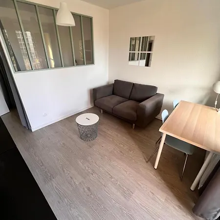 Comfortable In A Private With Gated Parking Apartment *