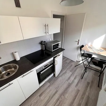 Comfortable In A Private With Gated Parking